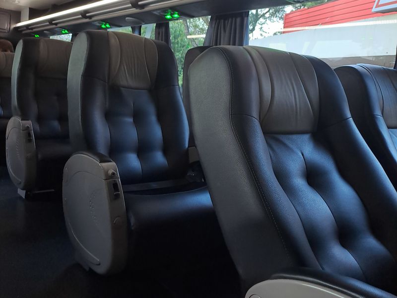 Solche schönen und bequemen Ledersitze erfreuen das Reiseherz.