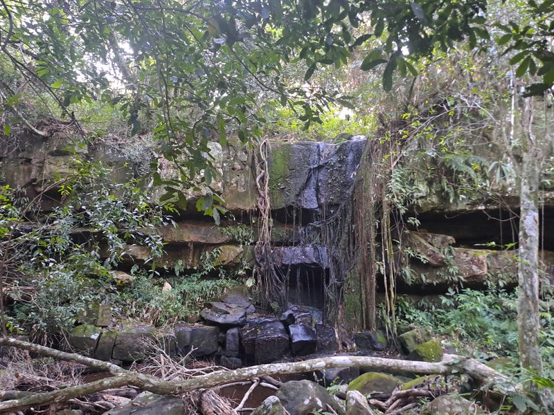 Der Wasserfall, der leider nur noch ein Rinnsal ist. Valentina war sehr betroffen, von dem Rückgang der Wassermenge.