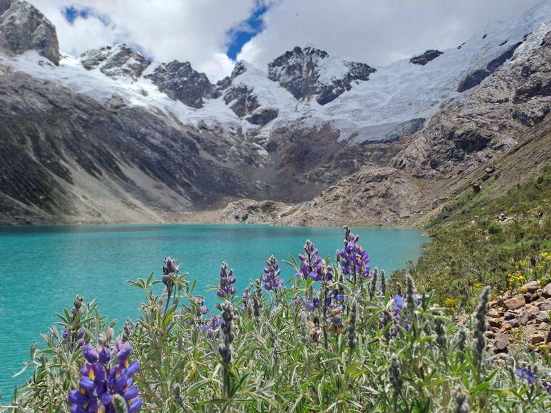 Wie am Eibsee vor ein paar Jahren liefen wir als Teil einer Massenwanderung den See entlang. Aber schön war es trotzdem!