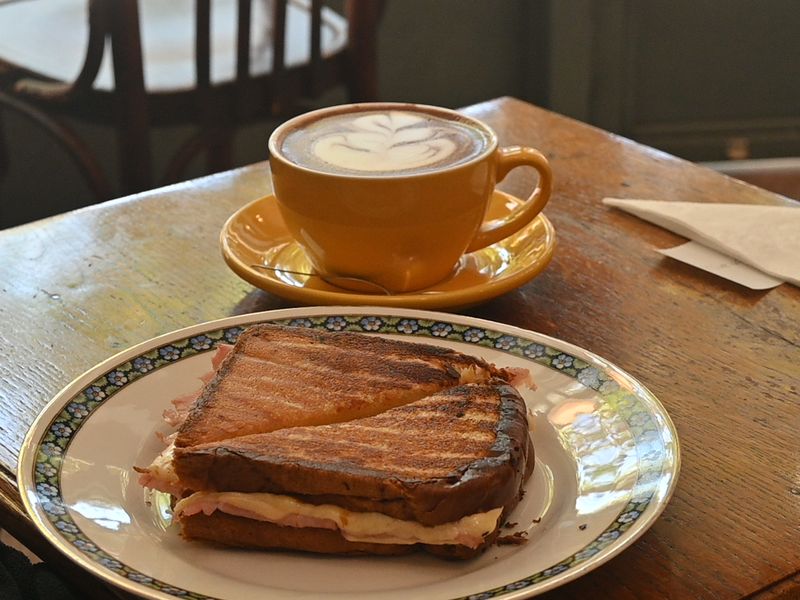 Auf den Sandwiches ist nach jeweils vier Scheiben Schinken und Käse leider kein Platz mehr für Grünzeug.
