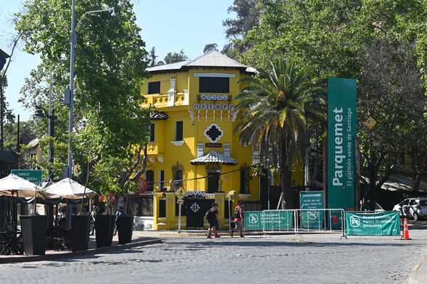 gelbes haus in santiago de chile