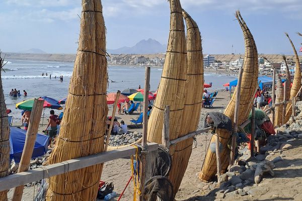 Der Strand am Osterwochenende; vielbefölkert und windig.