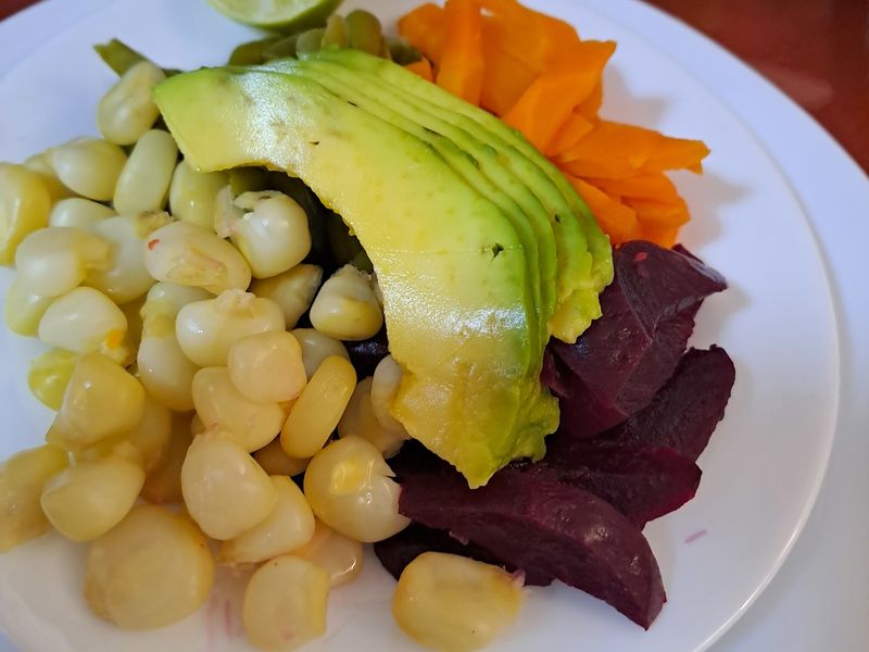 Der sehr leckere und ansehnliche Salat zur Vorspeise.