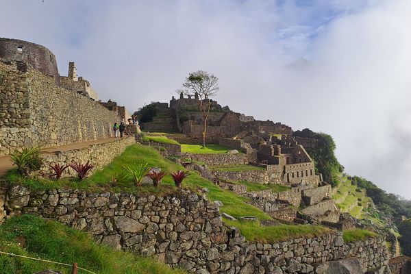 Die Maccu Piccu Ruinen bei Morgenlicht und Neben.