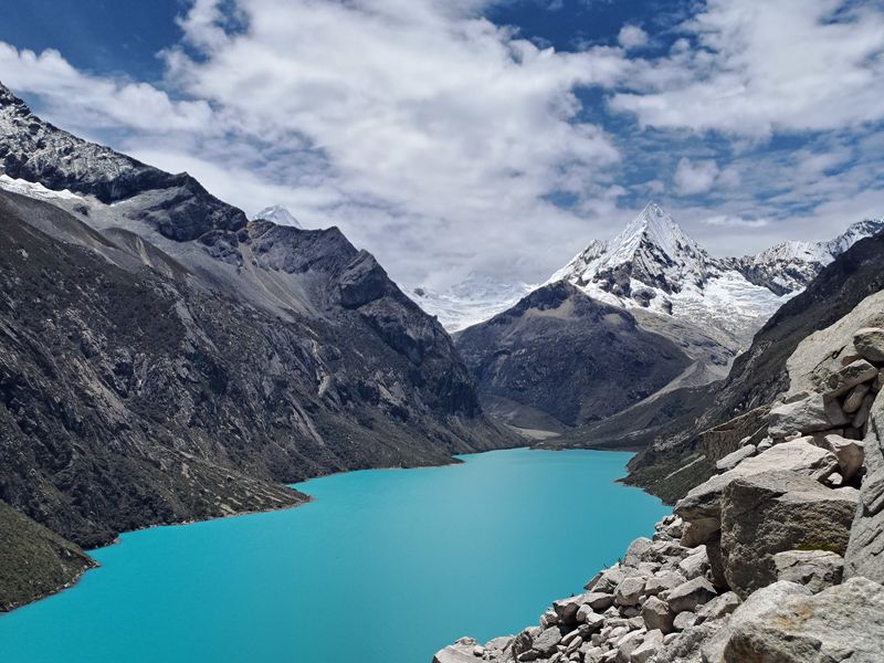 Der Paramount-Berg im ist im Hintergrund der Lagune zu sehen.
