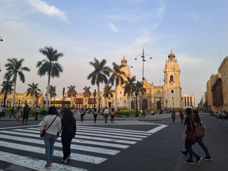 Der Platz Plaza de Armas im Abendlicht.