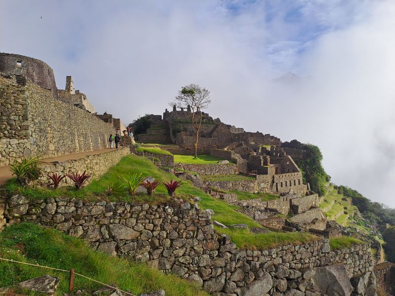 Die Maccu Piccu Ruinen bei Morgenlicht und Neben.