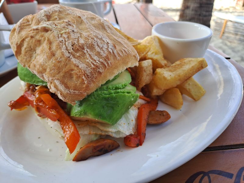 Lecker! Dieses Sandwich haben wir direkt nach unserer Surfstunde gegessen.