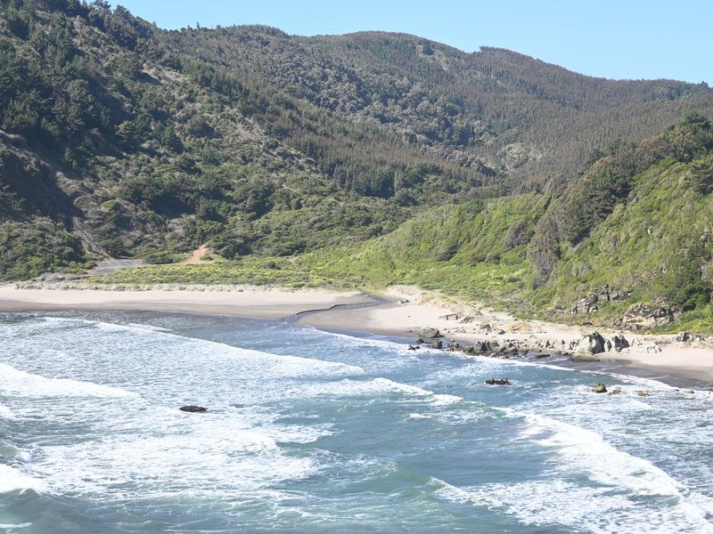 Eine tolle Bucht in der Nähe von Lebu, in der man gut baden kann