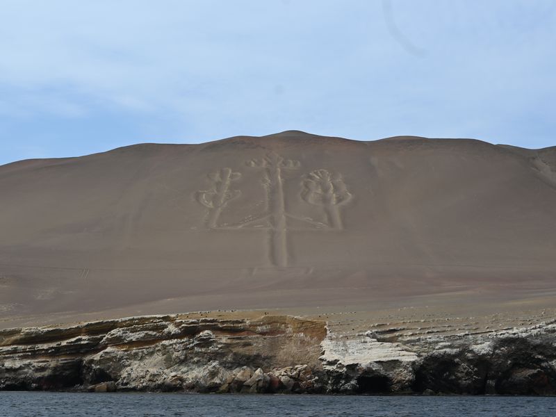 Das mysteriöse Wahrzeichen an der Küste vor Paracas.