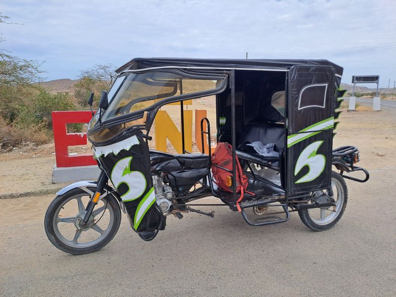 Dieses Mototaxi brachte uns nach "El Ñuro und zu einem Thermalbecken.