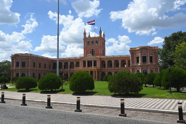 Der farbenfrohe Präsidentenpalast in der Hauptstadt Paraguays.