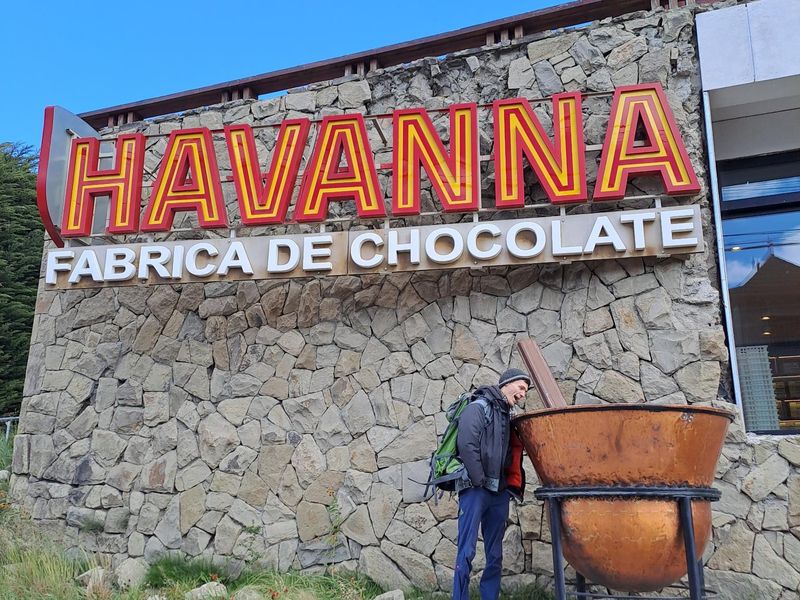 Pascal vor dem Schokoladenmuseum.