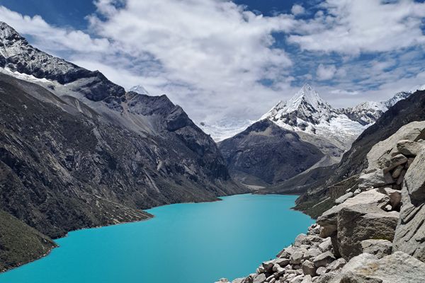 Der Paramount-Berg im ist im Hintergrund der Lagune zu sehen.