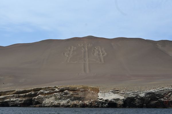 Das mysteriöse Wahrzeichen an der Küste vor Paracas.