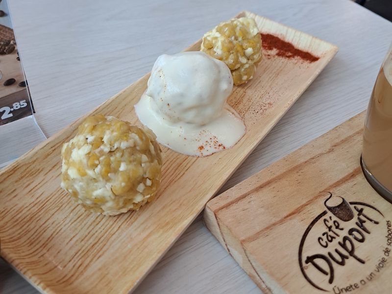 Die Kochbananenbällchen waren eigentlich ganz in Ordnung.